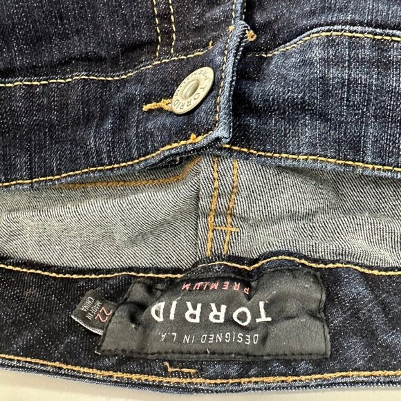 Torrid Premium Boyfriend Jeans Size 22 Medium Wash Raw Hem Stretch Denim - Picture 6 of 11